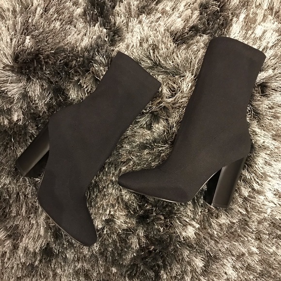 Kendall & Kylie Hailey 2 Ribbed Stretch Booties - Picture 2 of 3